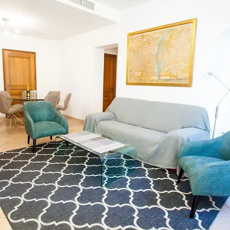 Superb 3 Bedroom At The First Floor Of A In Villa
