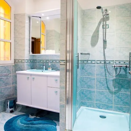 Superb 3 Bedroom At The First Floor Of A In Cannes
