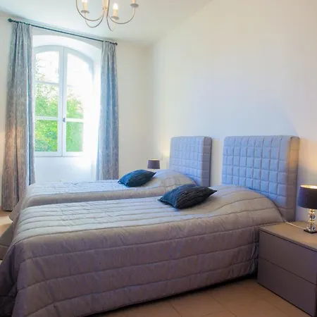 Villa Superb 3 Bedroom At The First Floor Of A In *